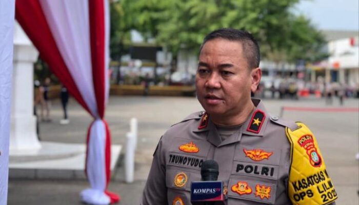 Polri Bantu Evakuasi Korban Kecelakaan KA Turangga dan KA Bandung Raya