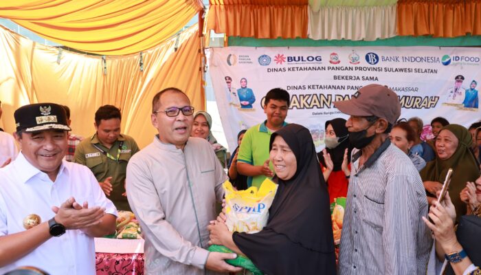 Danny, Pj Gubernur dan Sekprov Kompak Tinjau Gerakan Pangan Murah di Makassar