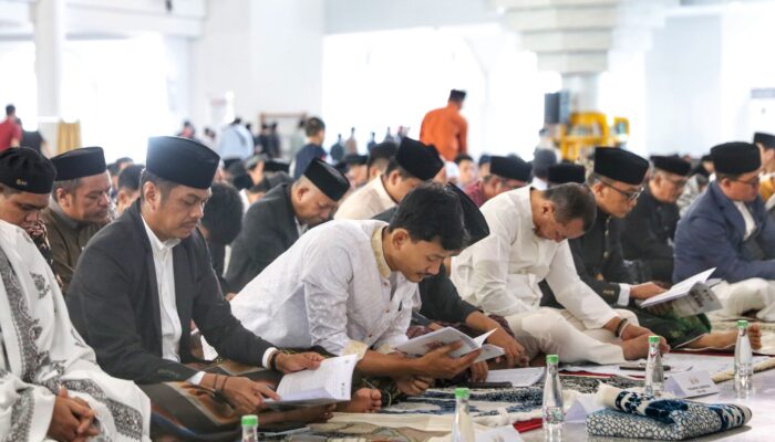 Moment Shalat Ied Adha, Pj Sekda Makassar Ajak Masyarakat Tumbuhkan Sikap Rela Berkorban