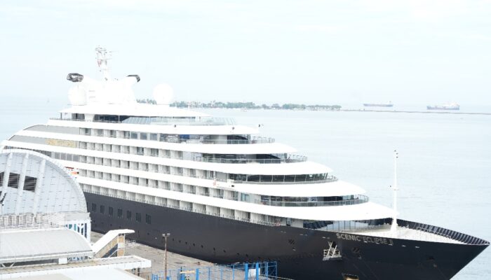 Kapal Pesiar MS Scenic Eclipse II Kembali Kunjungi Pelabuhan Makassar, Bawa 161 Wisatawan