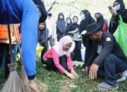 Jumat Bersih, Ketua TP PKK Melinda Aksa Inisiasi Penanaman Kompos Biopori di Taman Gajah
