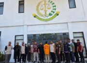 OJK Serahkan Tersangka dan Barang Bukti Kasus PT BPR SAWA kepada Kejaksaan Negeri Sidoarjo